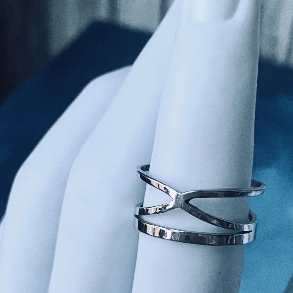 Silver Criss Cross Crossover "X" Statement Ring - Size 9.5 - Picture 5 of 5